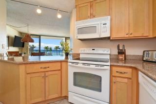 Kaanapali Shores 403 · KS 403 Spacious 2BD w AC OceanFront Pool - 8