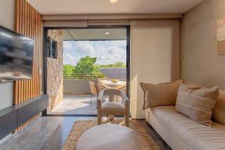 Paramar Black, Style in Zama - 7