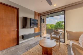 Paramar Black, Style in Zama - 6