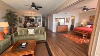 Oceanview, corner renovated unit w Ac! sk366 - 9