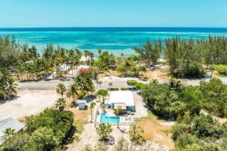 Sea Beauty - Charming Cottage with Pool and Private Beach Lot - 0