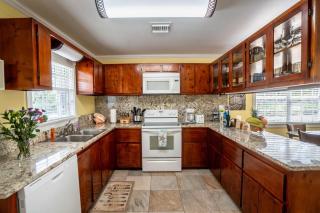 Sea Beauty - Charming Cottage with Pool and Private Beach Lot - 5