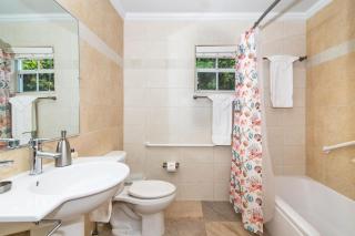 Sea Beauty - Charming Cottage with Pool and Private Beach Lot - 1