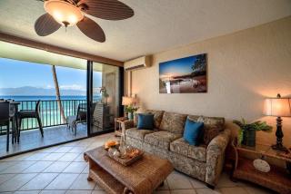 Papakea A301 · PK A301 BeachFront Corner Condo w Ocean Views Poo - 9