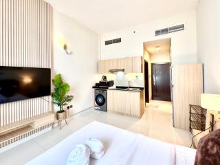 Signature Horizon Studio with Boulevard Views - 9