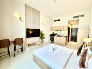 Signature Horizon Studio with Boulevard Views - 0