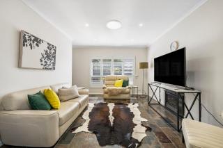 4BR Home in Fullarton - 9