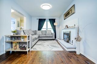 Charming Autumn Getaway Sleeps 6 Mins to Lake - 6