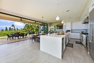 Hale Nui · HALE NUI Luxury Retreat 5BD w Private Pool Hot Tub - 3