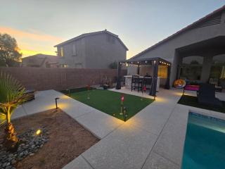 4BR House with Heated Pool - 5
