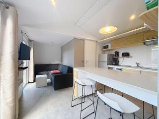 Mobil-home Confort 2 chambres, Piscine chauffée, 200 m de la plage, Parking et Wi-Fi inclus - FR-1-361A-77 - 4
