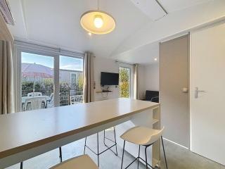 Mobil-home Confort 2 chambres, Piscine chauffée, 200 m de la plage, Parking et Wi-Fi inclus - FR-1-361A-77 - 1