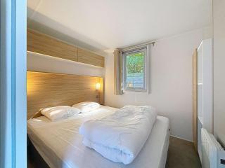 Mobil-home Confort 2 chambres, Piscine chauffée, 200 m de la plage, Parking et Wi-Fi inclus - FR-1-361A-77 - 4