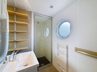 Mobil-home Confort 2 chambres, Piscine chauffée, 200 m de la plage, Parking et Wi-Fi inclus - FR-1-361A-77 - 2