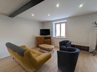 Maison rénovée avec terrasse et balcon à Polignac - FR-1-582-539 - 9