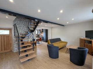 Maison rénovée avec terrasse et balcon à Polignac - FR-1-582-539 - 8