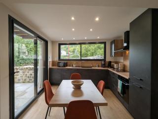 Maison rénovée avec terrasse et balcon à Polignac - FR-1-582-539 - 3