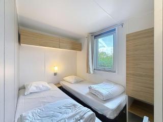 Mobil-home tout confort près de la plage avec piscine chauffée, 3 chambres, terrasse et parking - FR-1-361A-74 - 4