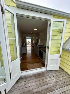 La Vue - Boutique Waterfront Apartment, Akaroa - 3