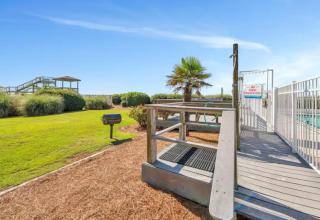 The Big Blue Ocean Isle - 7