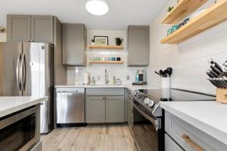 Aloha Chic Penthouse Vistas - 2