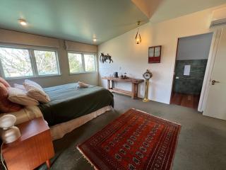 Seaside Hideaway -close to beach with garden oasis - 1
