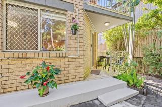 Burleigh Beach Escape - 1