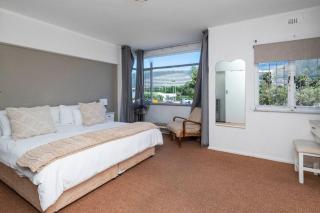 Spacious 2-Bed - Mouille Point - 5