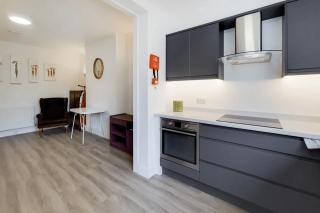 Home in Mcleod Road - 7