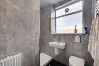 Home in Mcleod Road - 5