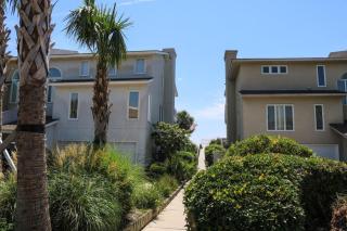 Madelyn's Oceanview - 2