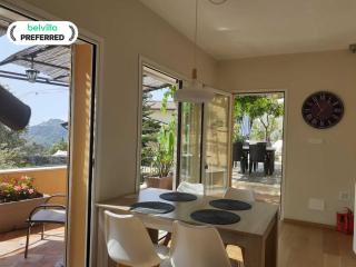 Chic Coastal Hill Escape - 0
