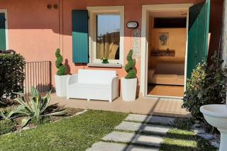 Holiday House Sole View & Shared Pool - Happy Rentals - 2