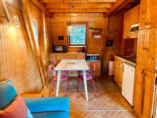 Le Chalet Cosy - 2 chambres - MÉNAGE INCLUS - 6