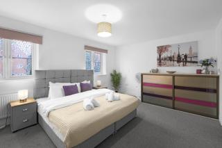 Spacious 6 Bedroom 2 Bath Serviced House with Parking in Denton Way - 7