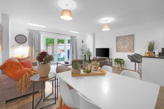 Spacious 6 Bedroom 2 Bath Serviced House with Parking in Denton Way - 7