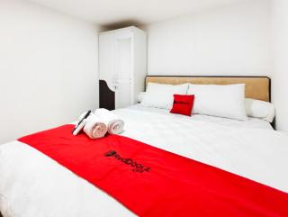 RedDoorz near RSUD dr Soewandhie 2 - 9