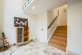 Modern 4-Bedroom Home in Glenfield - 1