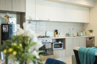 Liverpool 2 bedroom apartment with convenient transportation and surrounded by food - 1