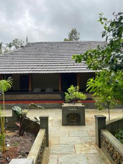 Aravanazhi tharavadu - 4