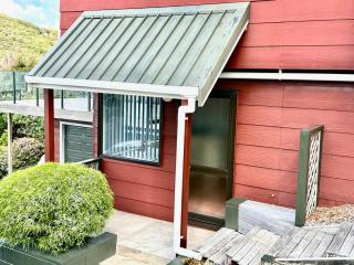 The Tuibird Room - 9