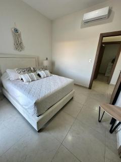 Relax with panoramic ocean and city views - 4