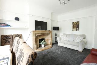 5BR Spacious Contractor Home, Parking for 2 vans - 1