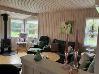 Beautiful Summer House With Shelter And Fire Pit - 3
