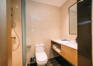 Super 8 Select Beijing Bird's Nest Air Force General Hospital - 2