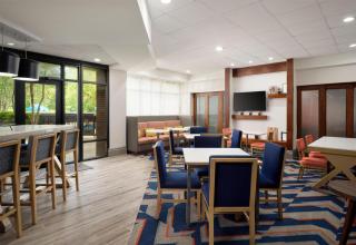 Hampton Inn Meridian - 8