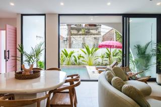 Tropical Chic Villa w Rooftop & Pool in Seminyak - 6