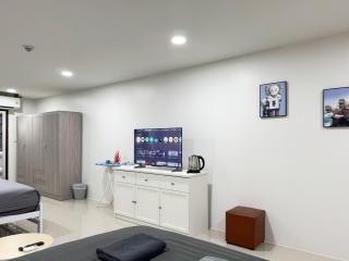 Value 1BR 50sqm Sleeps 4 Near BTS Nightlife - 9