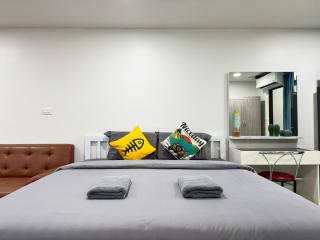 Value 1BR 50sqm Sleeps 4 Near BTS Nightlife - 6
