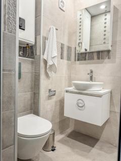 One-Bedroom Central and Modern Apartment - 3